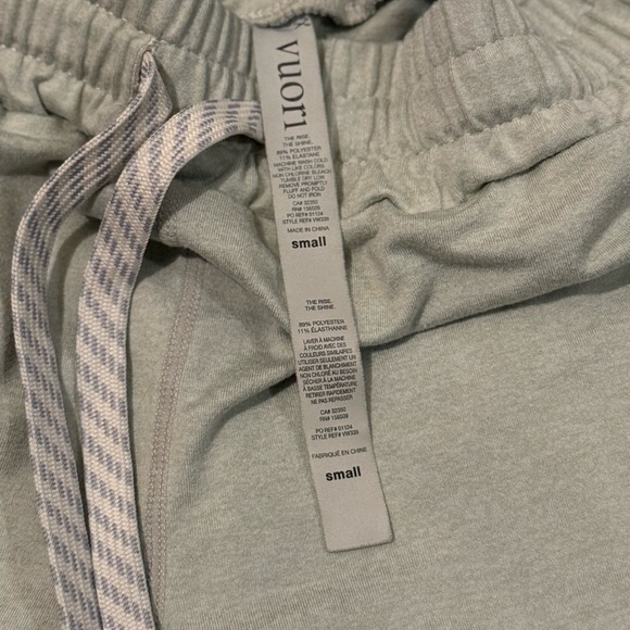 Vuori Halo performance Shorts size SMALL - Picture 4 of 6